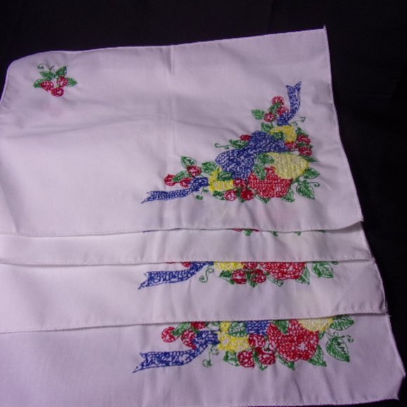 Embroidered Placemats New Set of 4 Fruit Embroidered Placemats Country Farmhouse - Picture 5 of 8